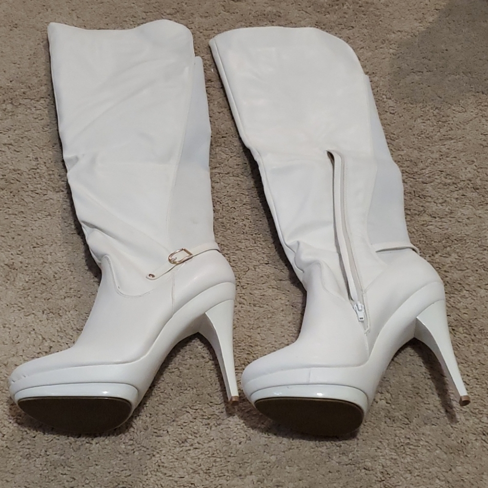 Knee boot, new